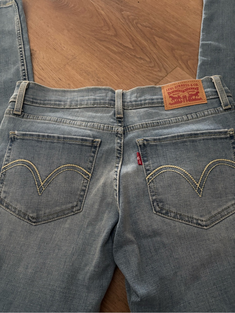 Levi's Skinny Light Blue Jeans, Size 27 - Picture 4 of 6